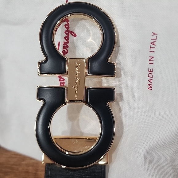 Salvatore Ferragamo Unisex Black Leather Belt with Gold Buckle Size 36 - Picture 8 of 10